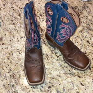 Boys Justin Square toe boot size 4